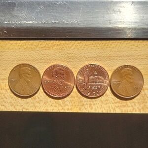 4pcs. [2x] 2009 BU condition Pennies [2x] copper pennies 81' / 76'